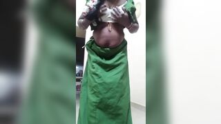 Tamil wife remove saree