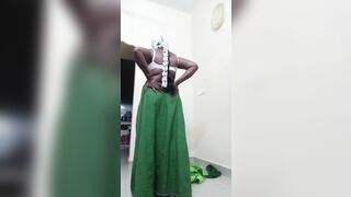 Tamil wife remove saree