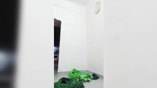 Tamil wife remove saree