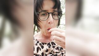 Milf overcoms squirt outdoor